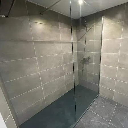 Edificio Gijon Newly Renovated Two-bedroom 아파트 *