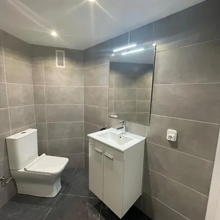 Edificio Gijon Newly Renovated Two-bedroom * בנידורם